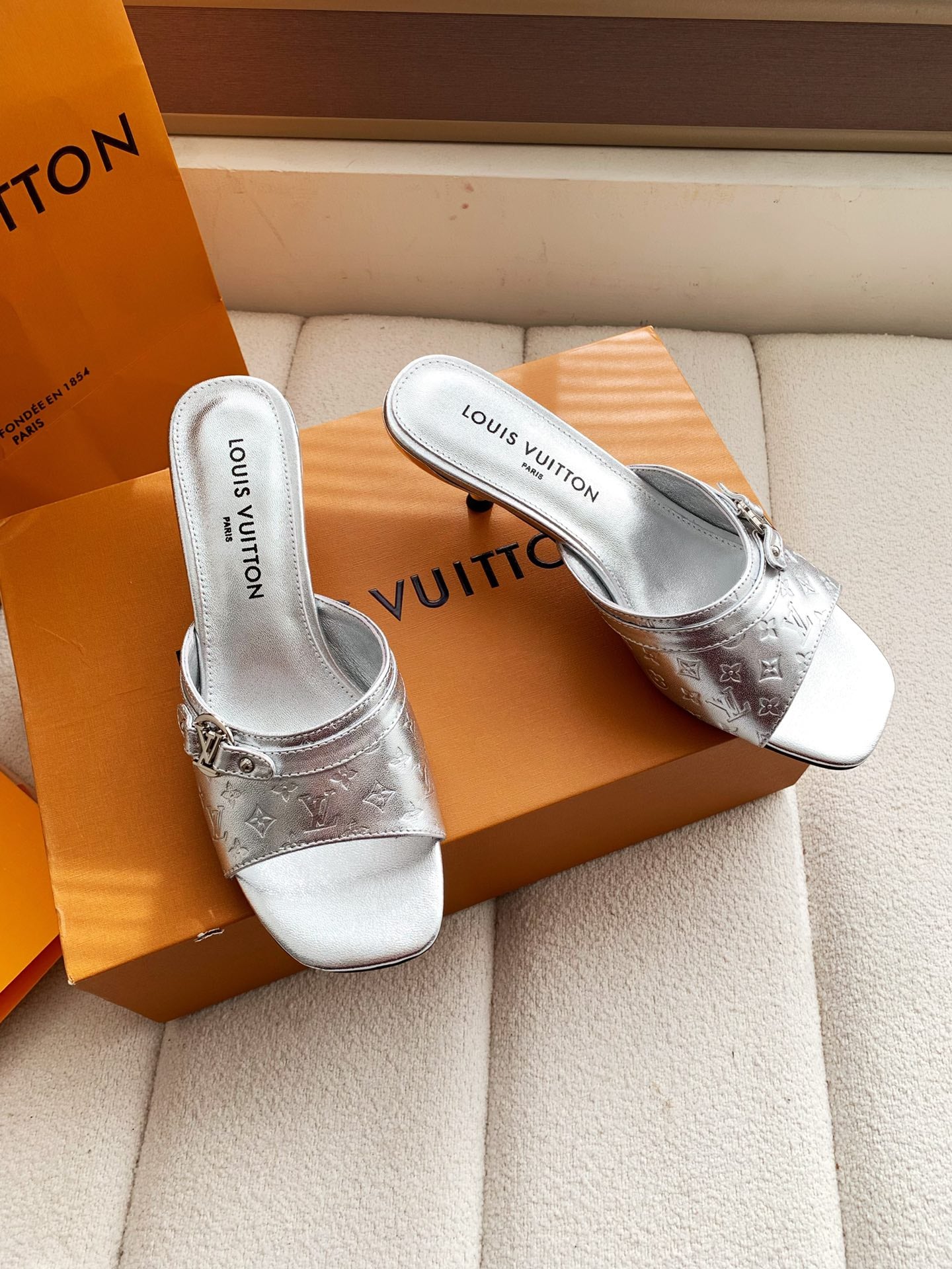 LV 26s High Heels 55 Slippers Sliver Sheepskin 614983