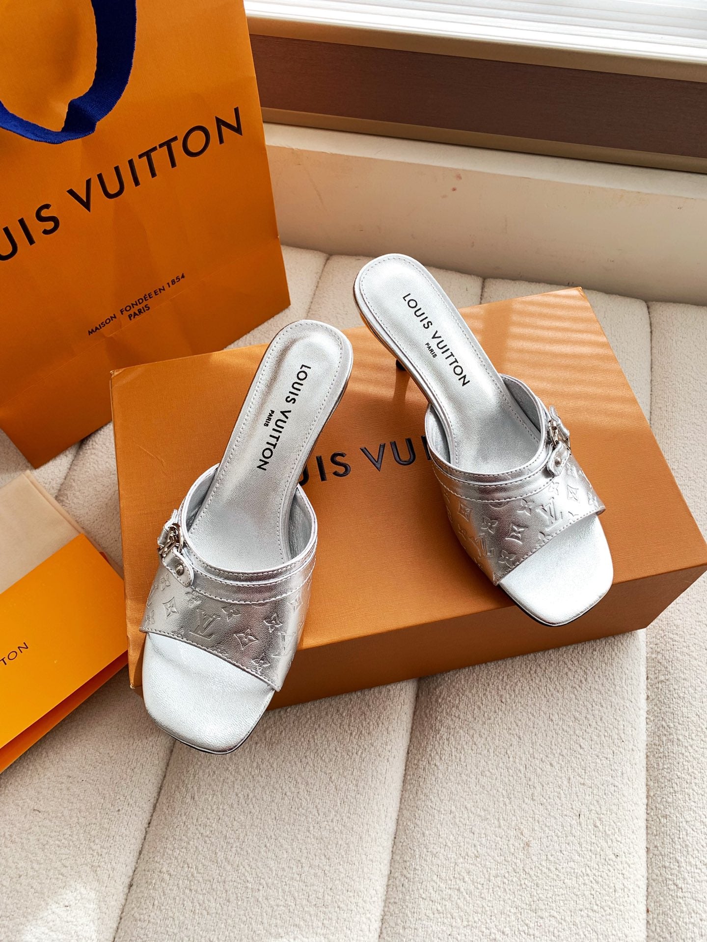 LV 26s High Heels 55 Slippers Sliver Sheepskin 614983