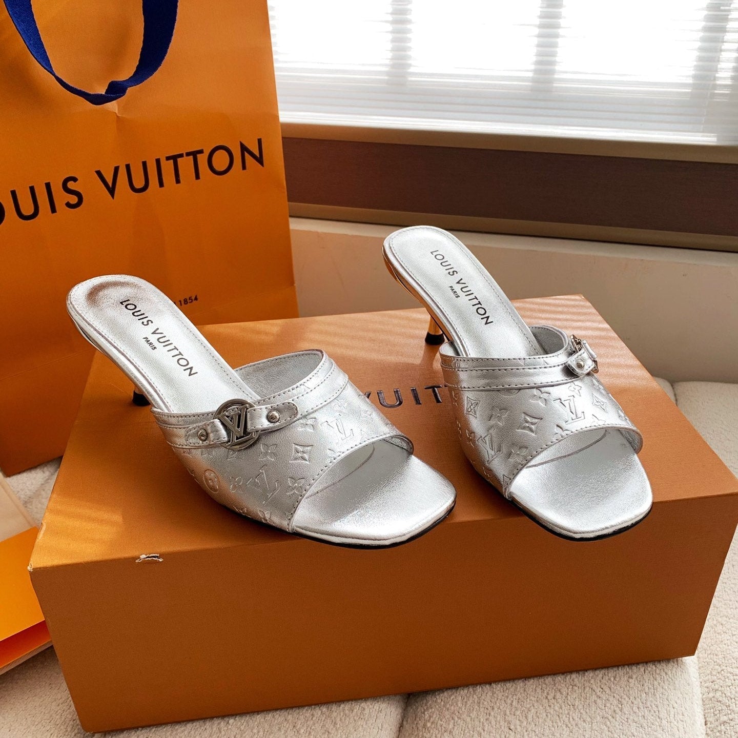 LV 26s High Heels 55 Slippers Sliver Sheepskin 614983