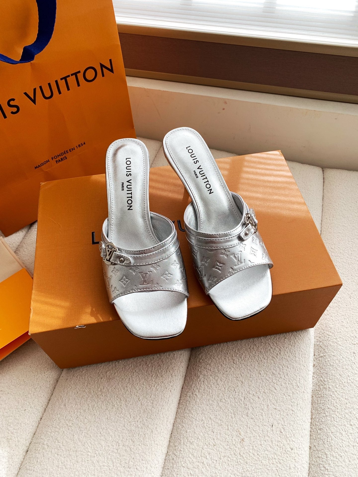 LV 26s High Heels 55 Slippers Sliver Sheepskin 614983