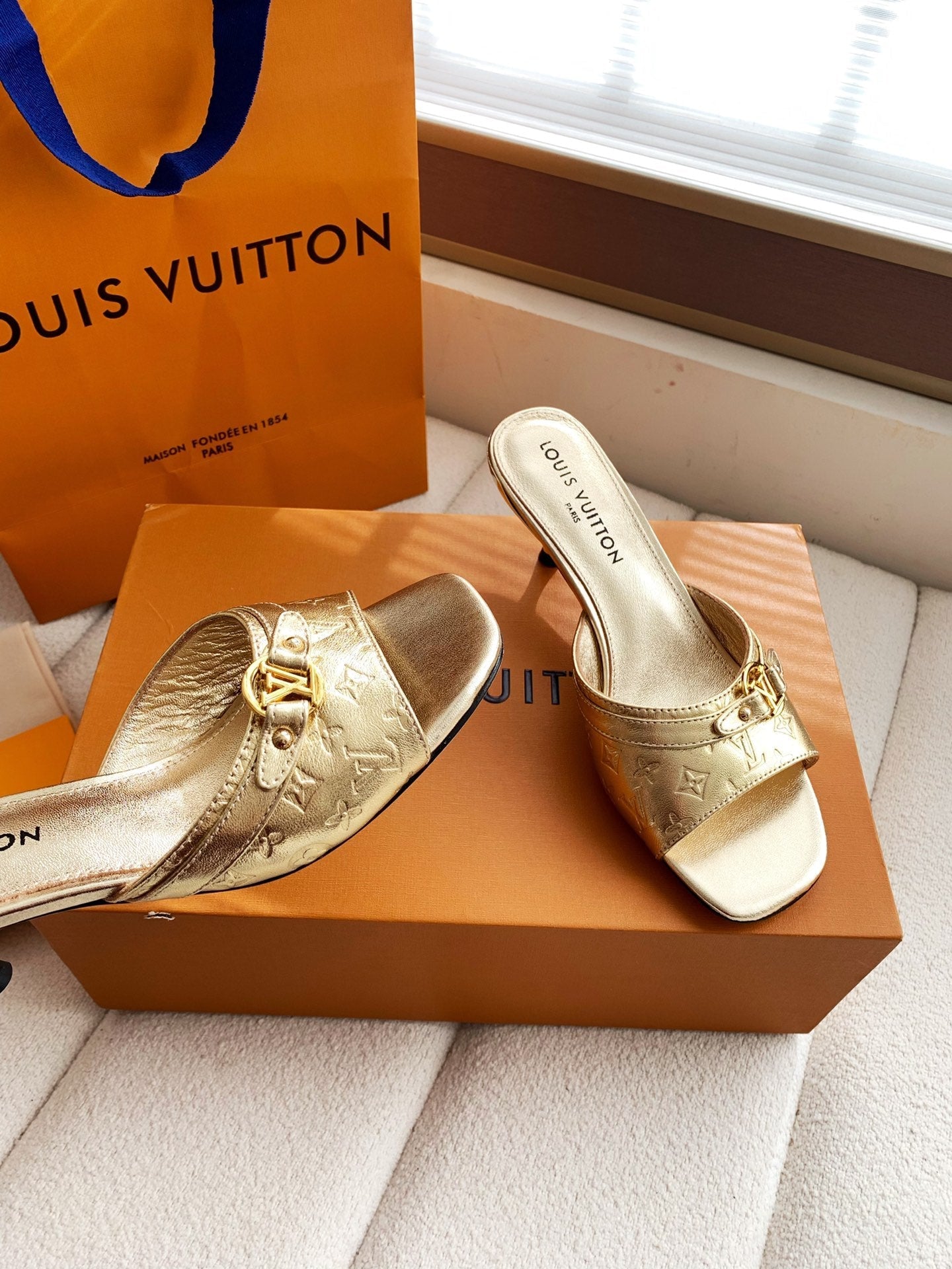 LV 26s High Heels 55 Slippers Gold Metallic Sheepskin 614984