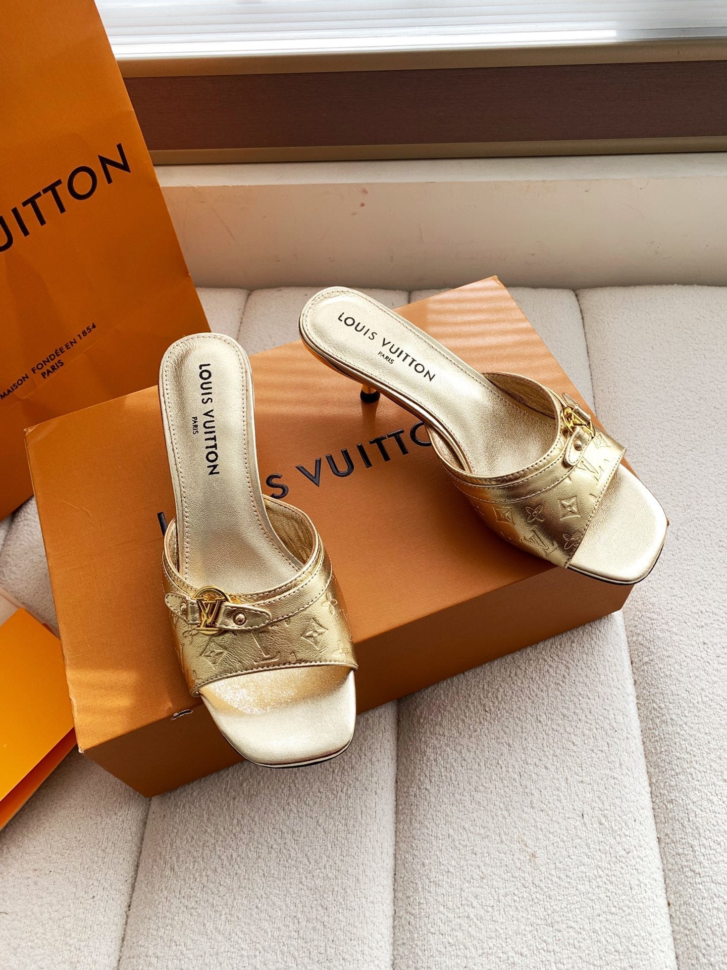 LV 26s High Heels 55 Slippers Gold Metallic Sheepskin 614984