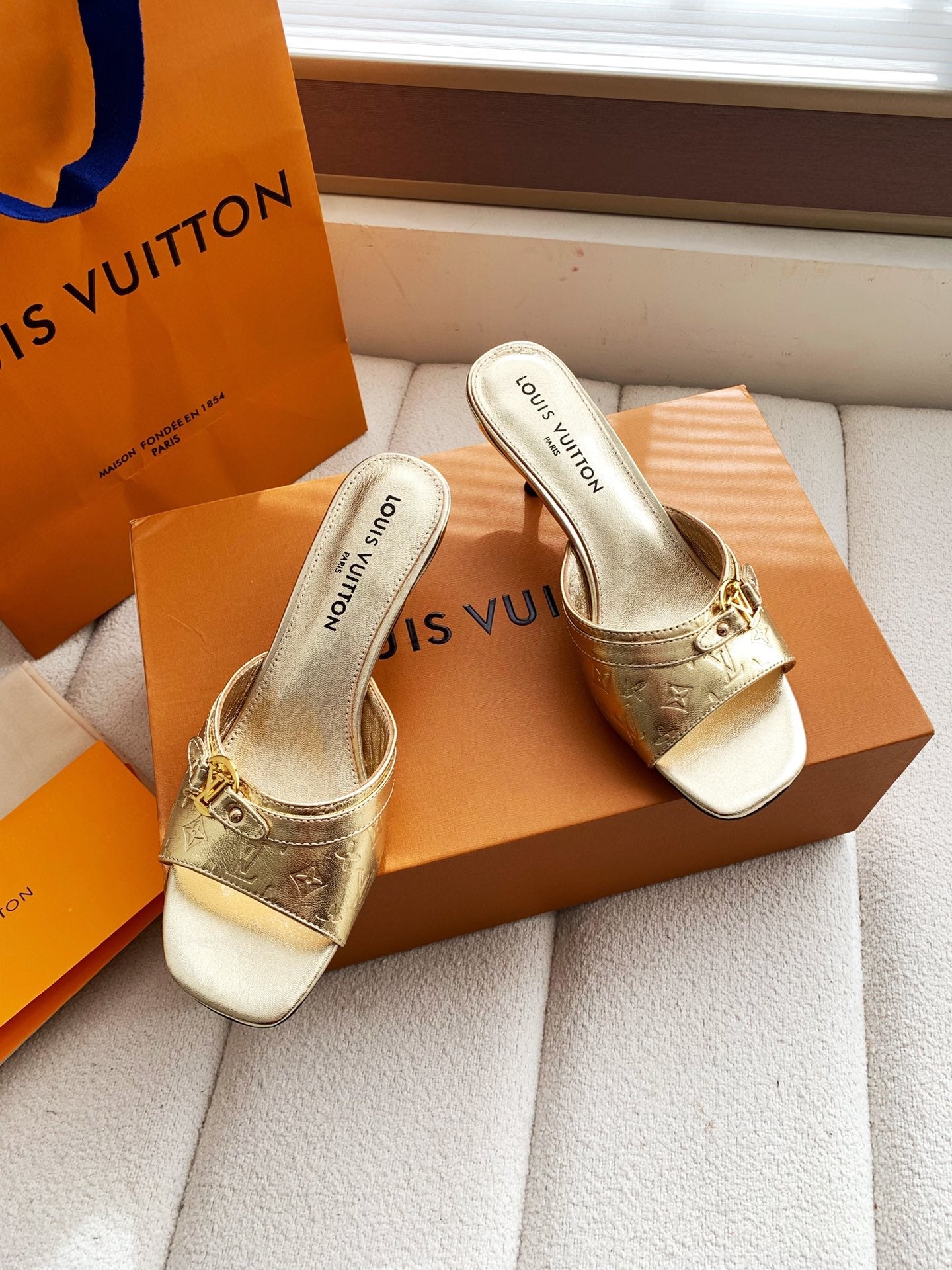 LV 26s High Heels 55 Slippers Gold Metallic Sheepskin 614984