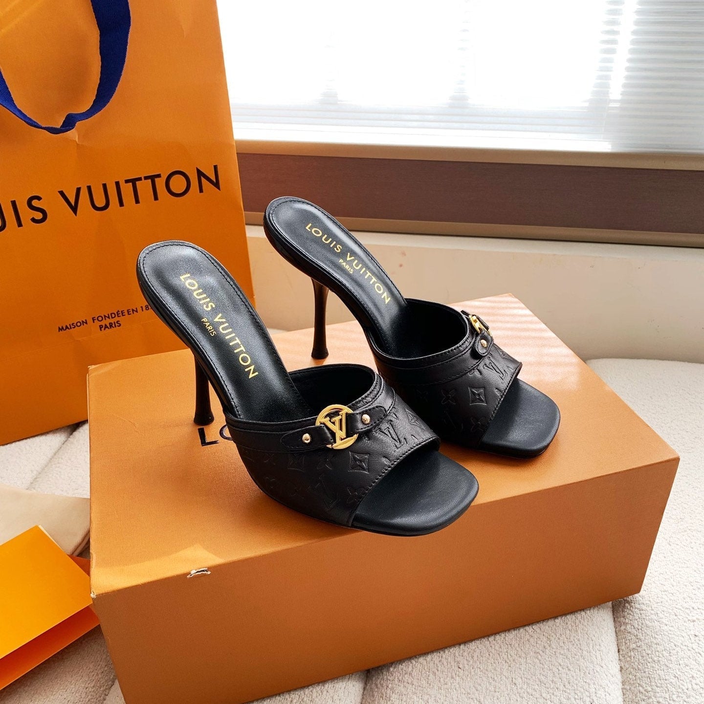 LV 26s High Heels 95 Slippers Black Sheepskin 614985