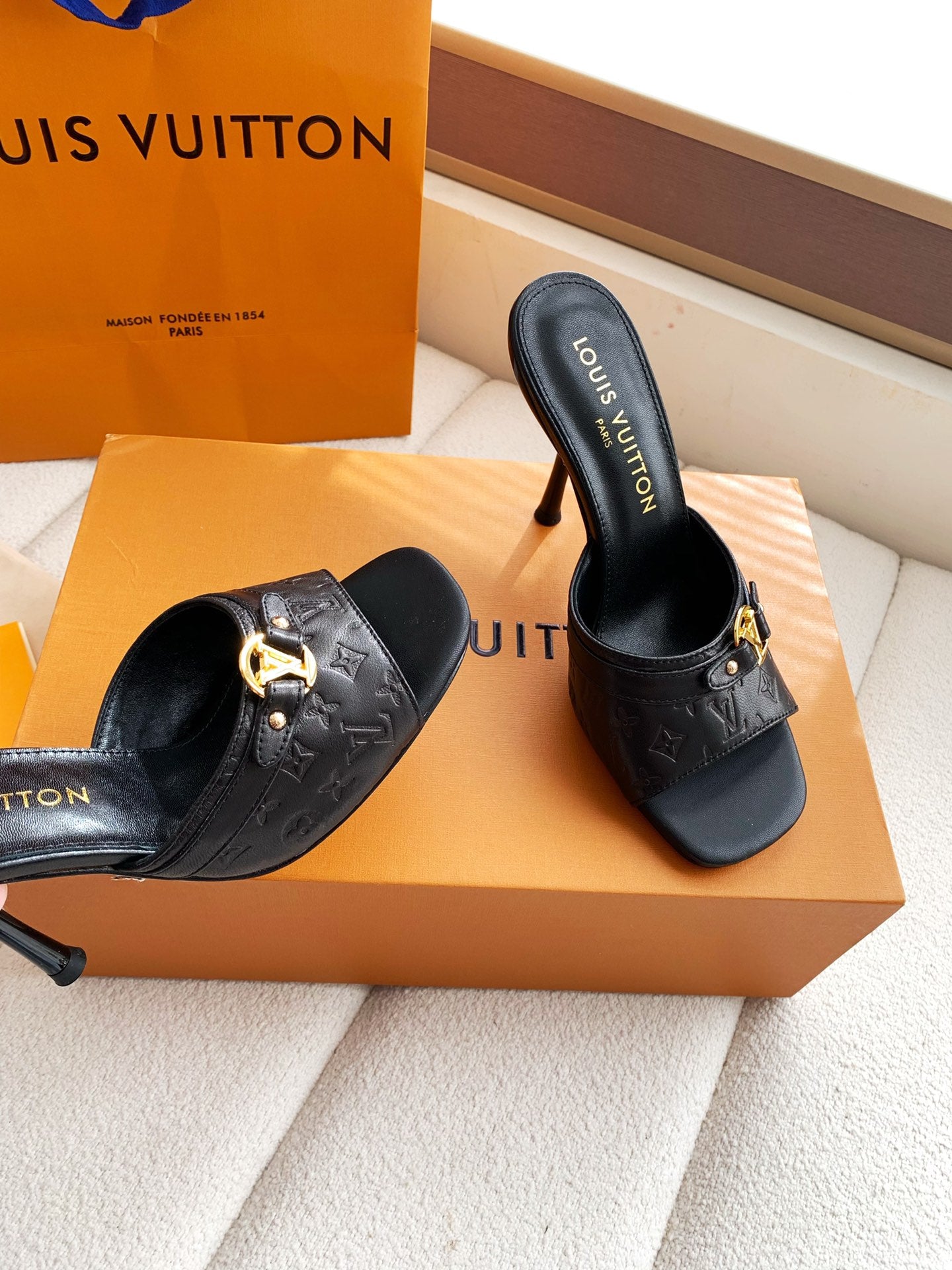 LV 26s High Heels 95 Slippers Black Sheepskin 614985