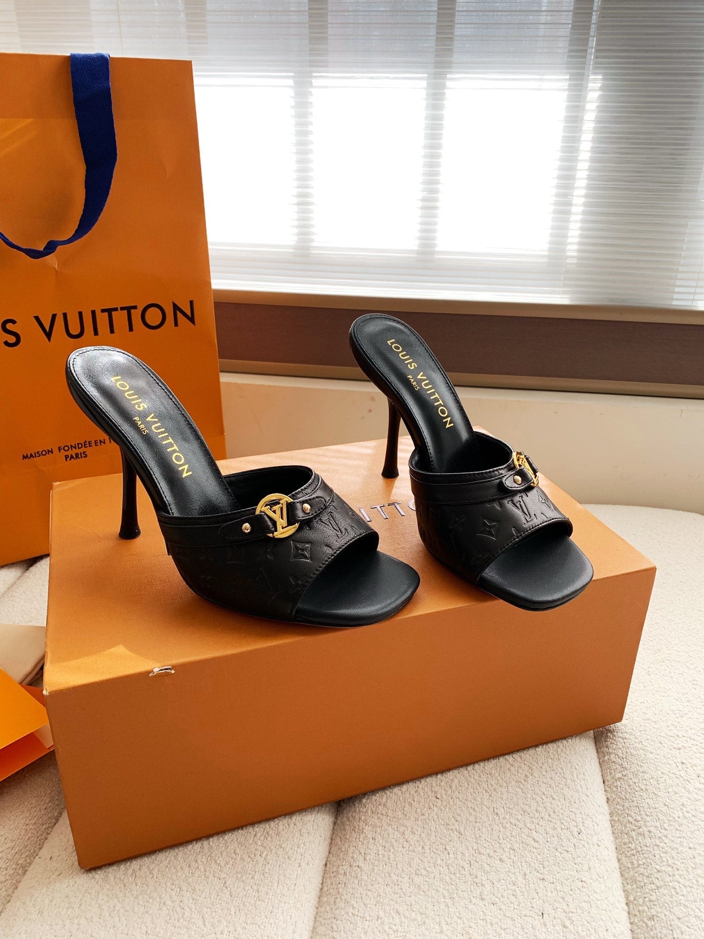 LV 26s High Heels 95 Slippers Black Sheepskin 614985