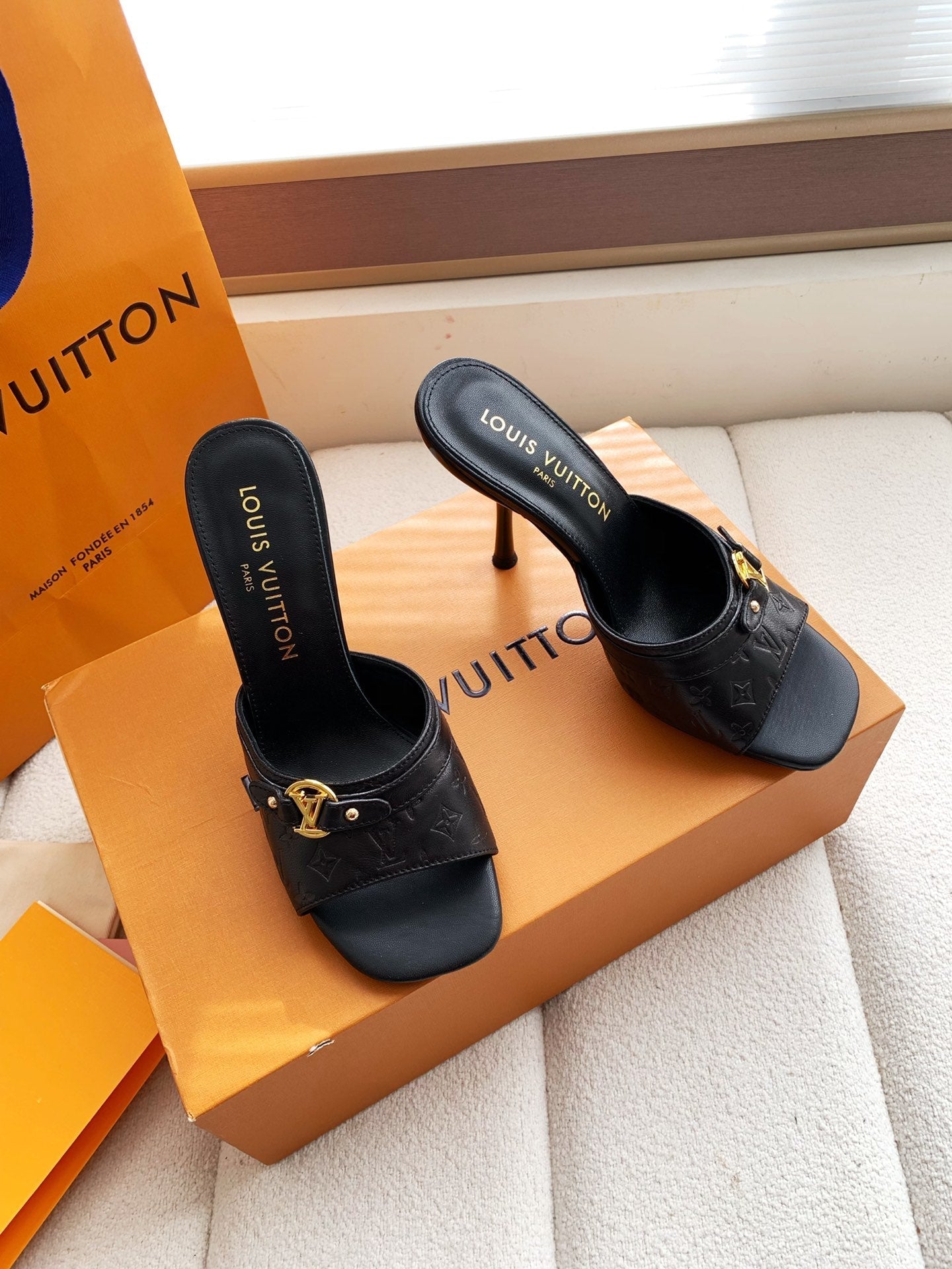 LV 26s High Heels 95 Slippers Black Sheepskin 614985