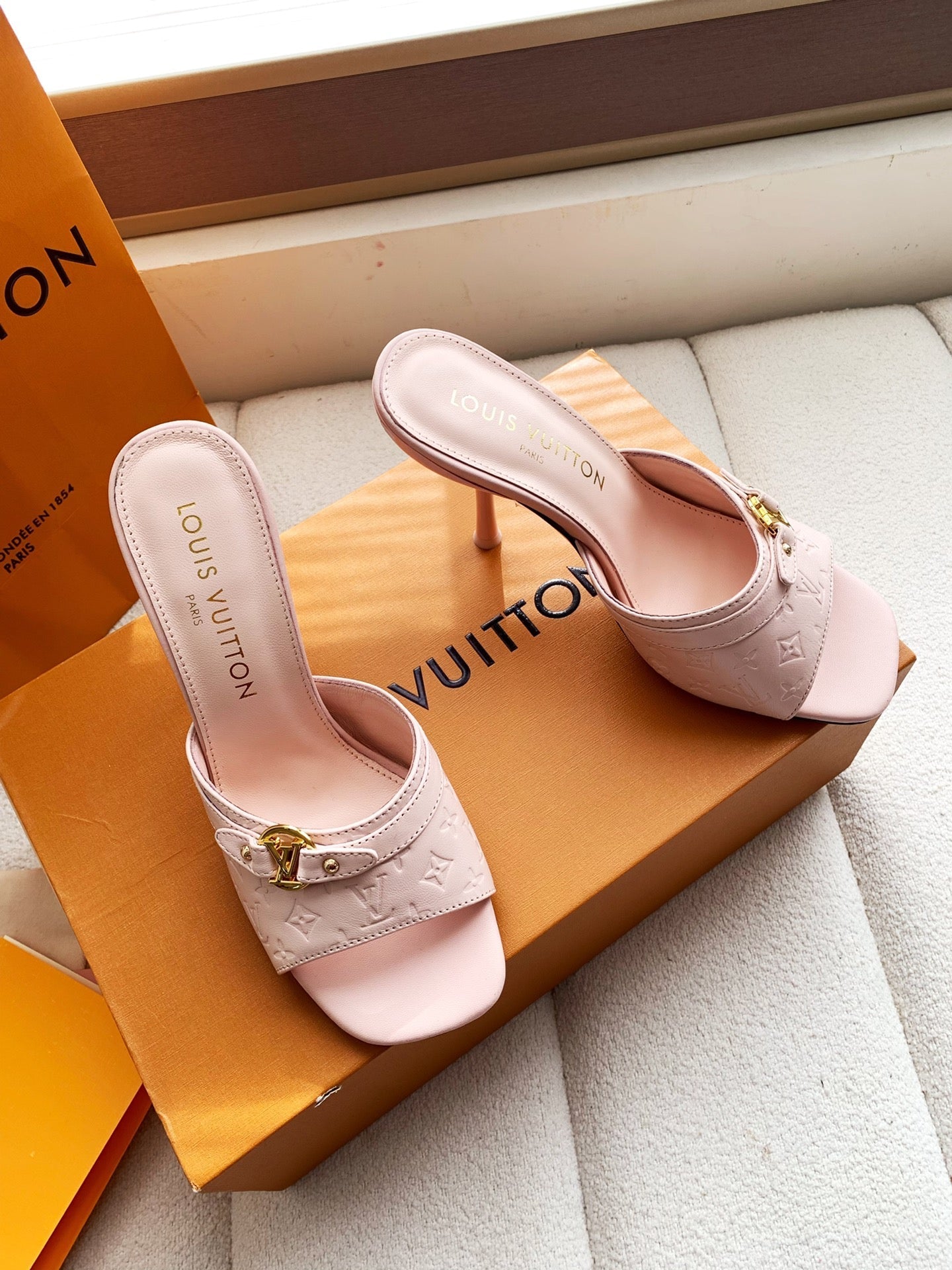 LV 26s High Heels 95 Slippers Light Pink Sheepskin 614987