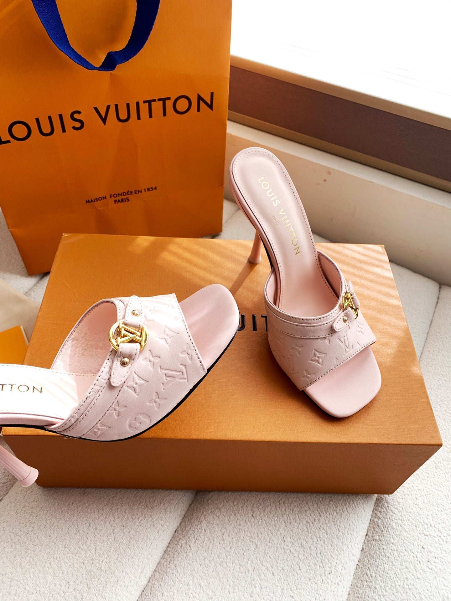 LV 26s High Heels 95 Slippers Light Pink Sheepskin 614987
