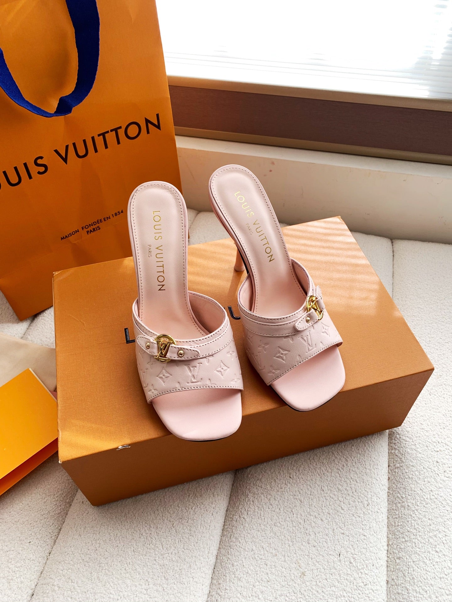 LV 26s High Heels 95 Slippers Light Pink Sheepskin 614987