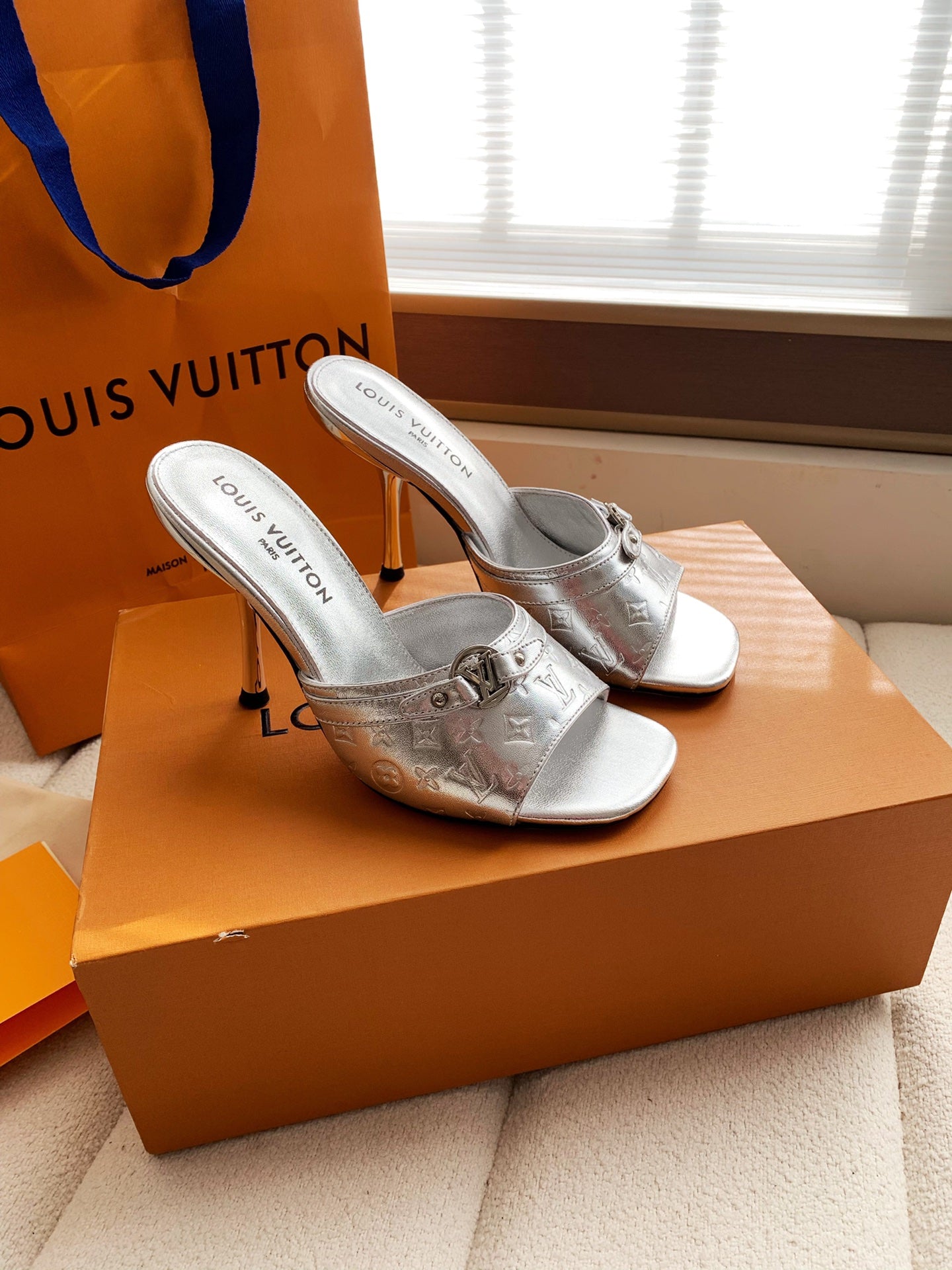 LV 26s High Heels 95 Slippers Sliver Sheepskin 614988