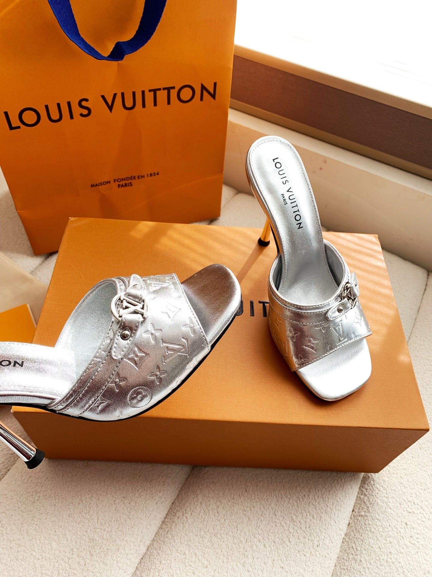 LV 26s High Heels 95 Slippers Sliver Sheepskin 614988