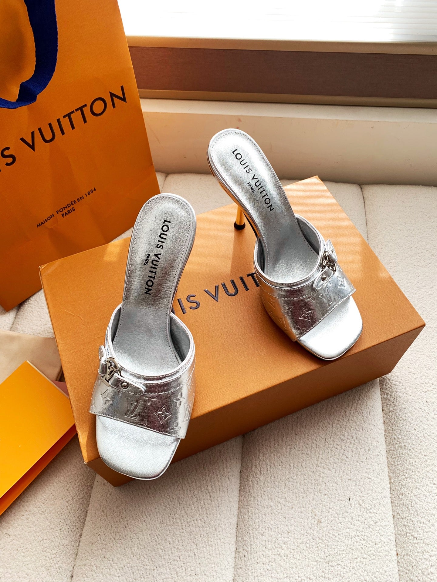 LV 26s High Heels 95 Slippers Sliver Sheepskin 614988