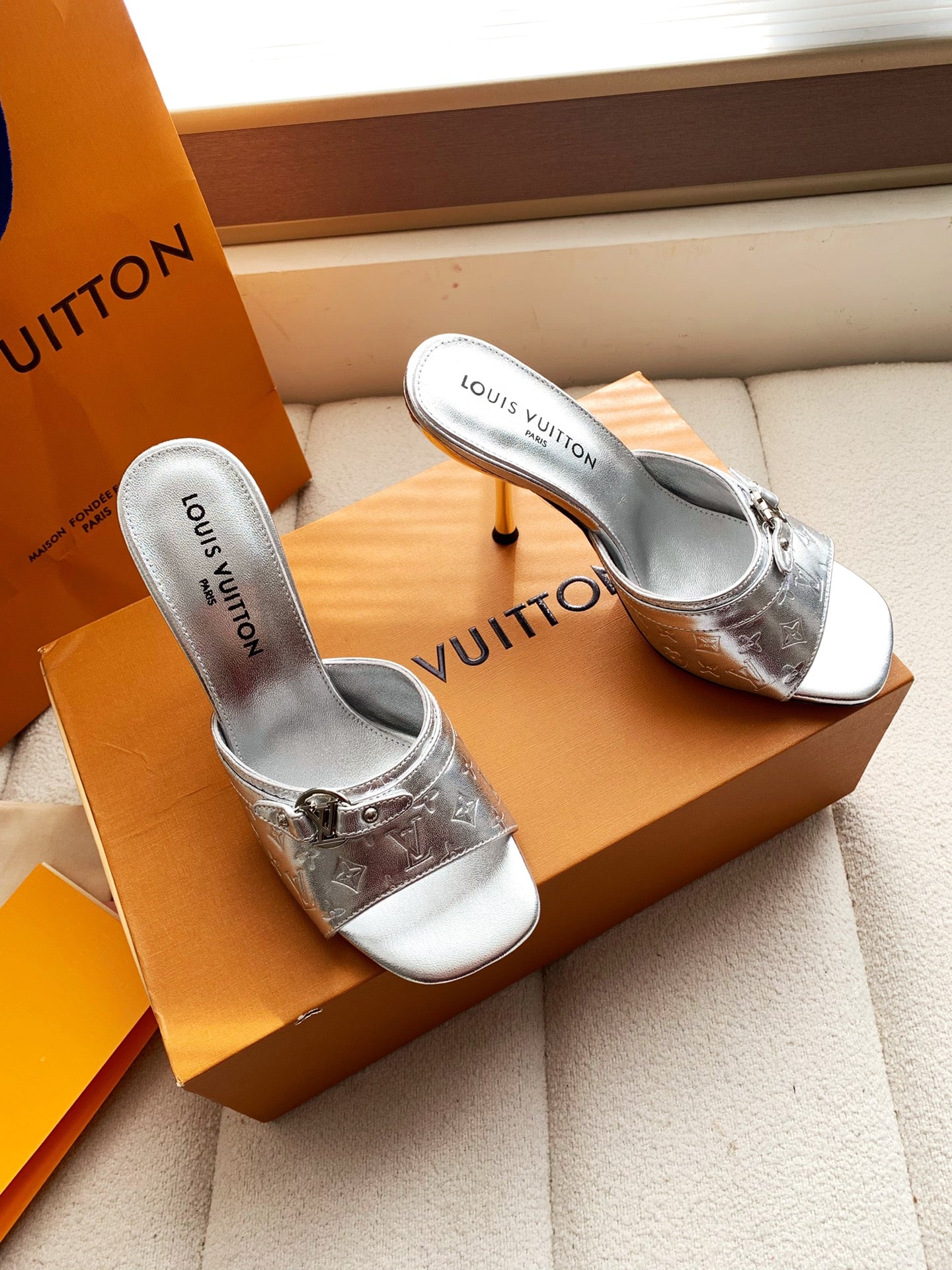 LV 26s High Heels 95 Slippers Sliver Sheepskin 614988