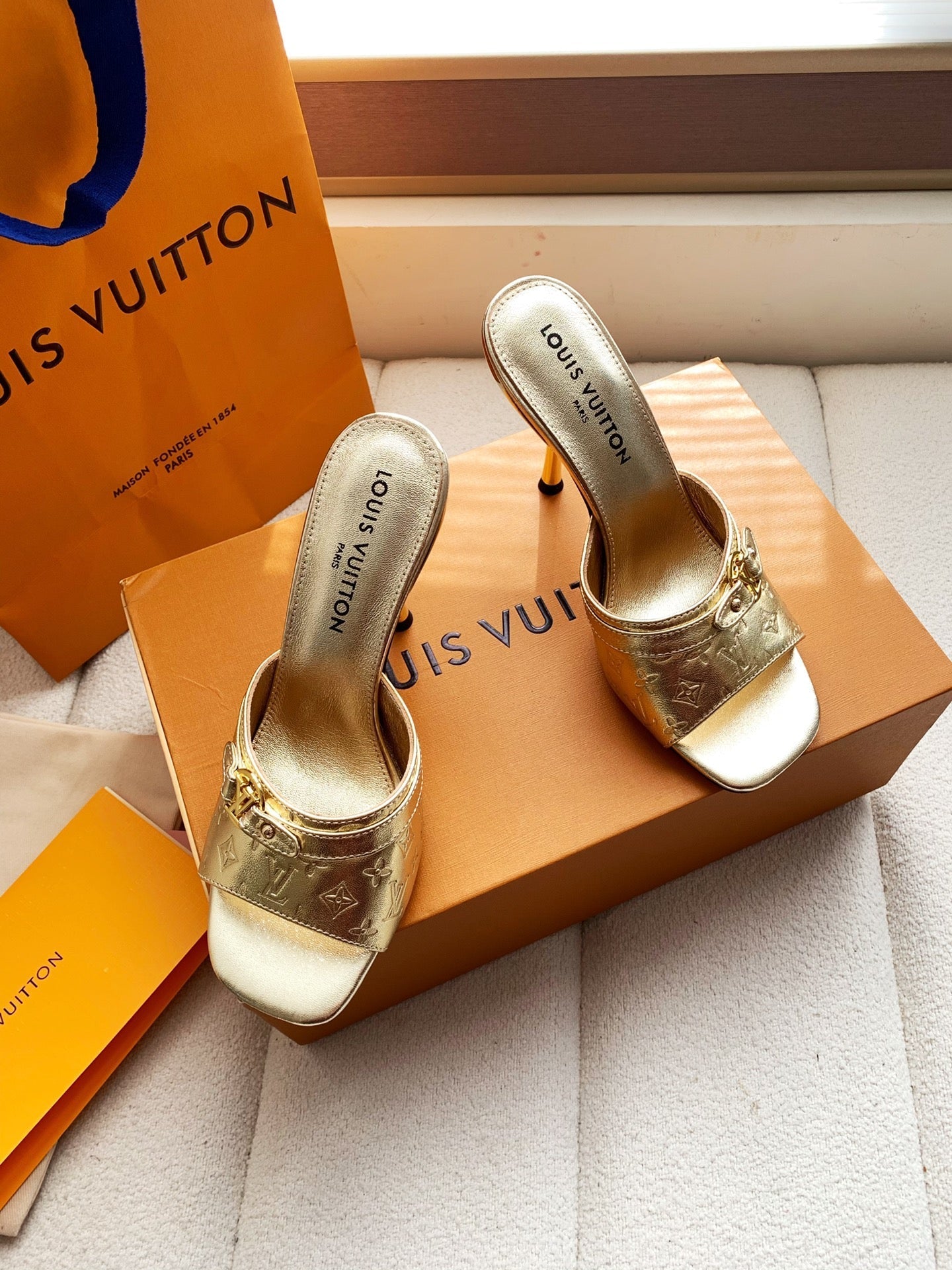 LV 26s High Heels 95 Slippers Gold Metallic Sheepskin 614989