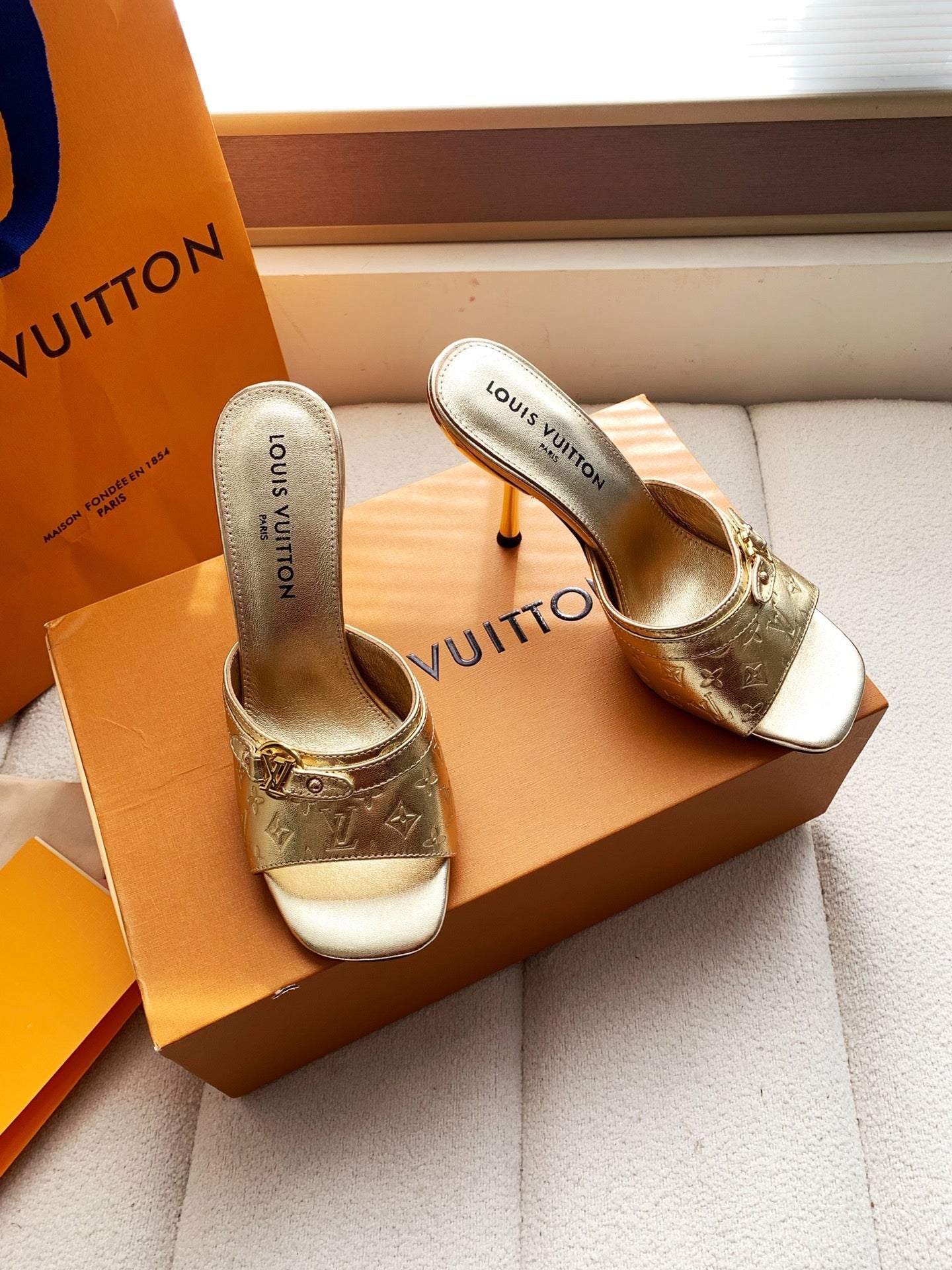 LV 26s High Heels 95 Slippers Gold Metallic Sheepskin 614989