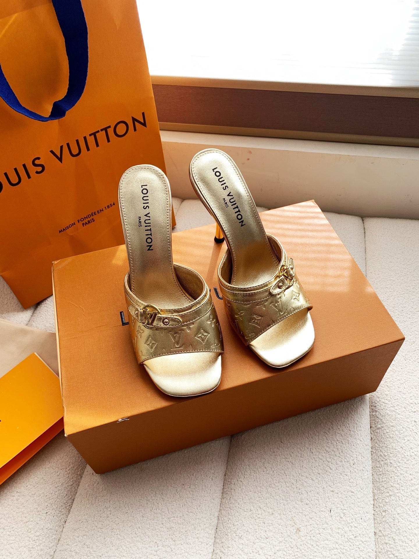 LV 26s High Heels 95 Slippers Gold Metallic Sheepskin 614989