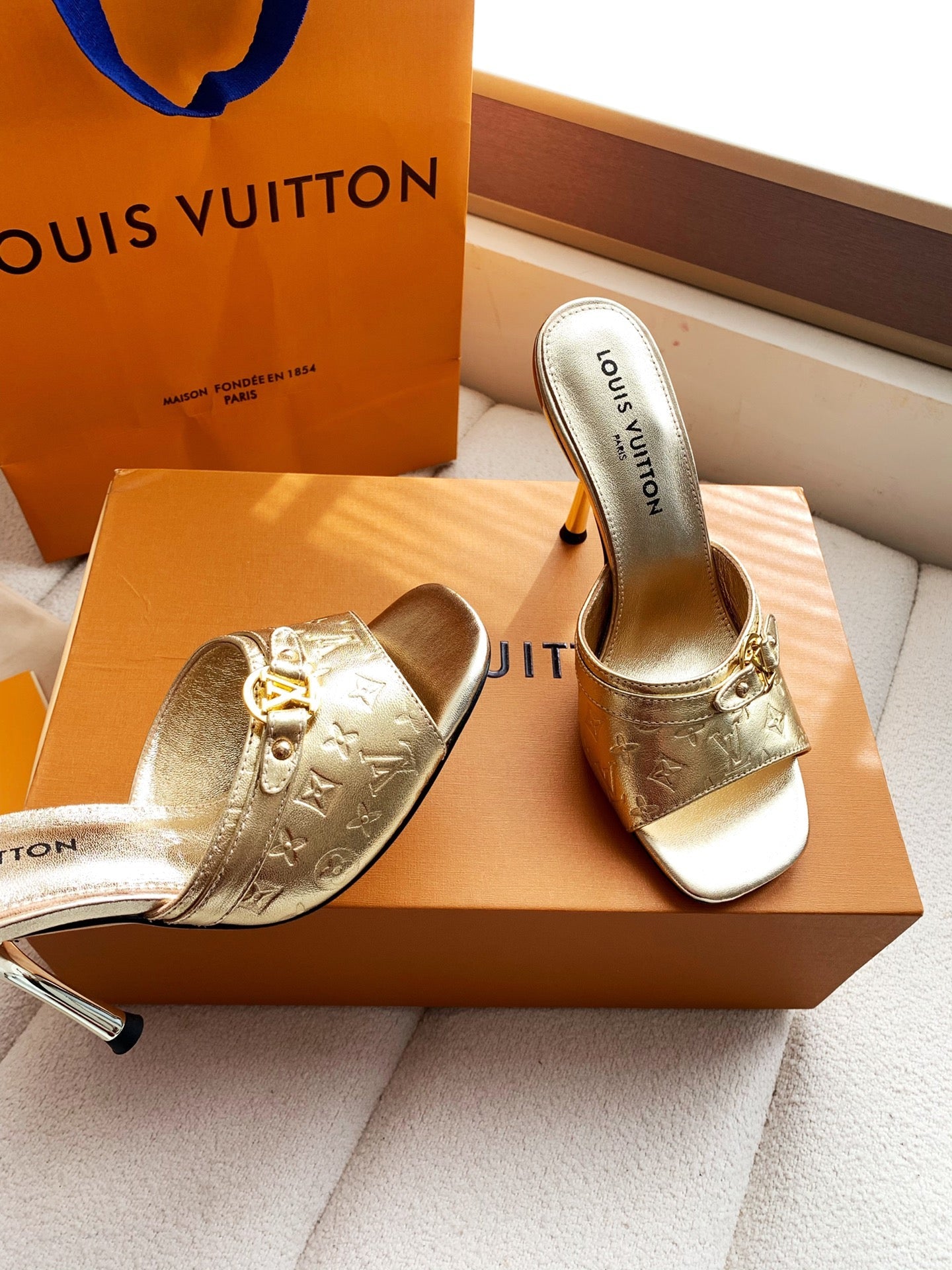 LV 26s High Heels 95 Slippers Gold Metallic Sheepskin 614989