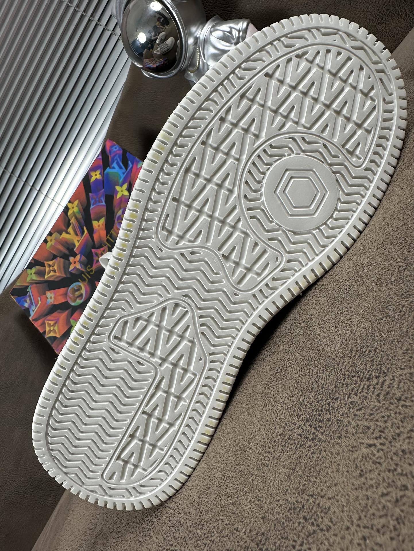 LV TRAINER SHOES IN WHITE MIX BLACK CALFSKIN