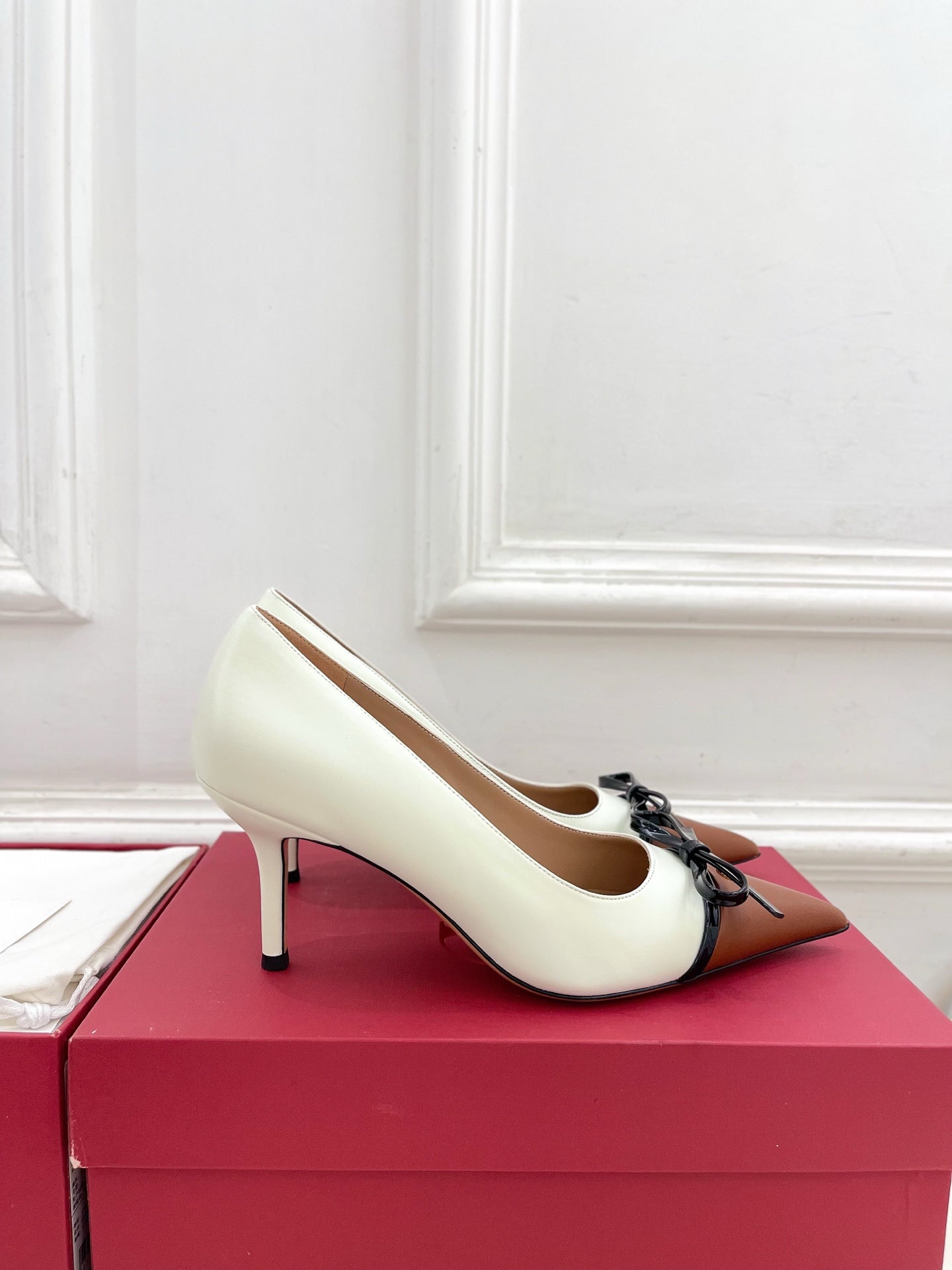 VT 25 Bepointy Pump 4.5cm White Blue Lambskin 325524