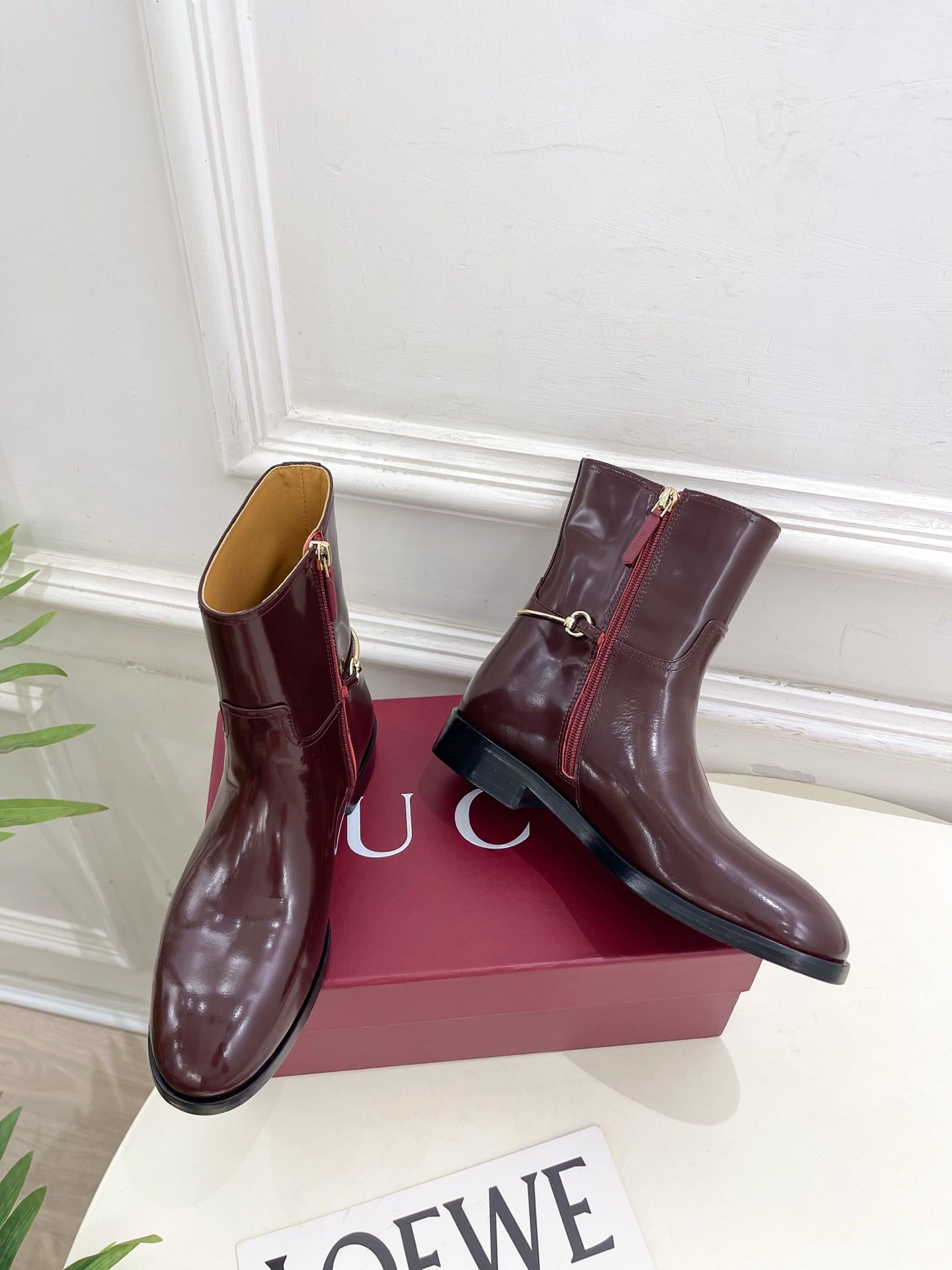 Gucci 25𝐬𝐬 horsebit  ankle boots burgundy patent calfskin 435385