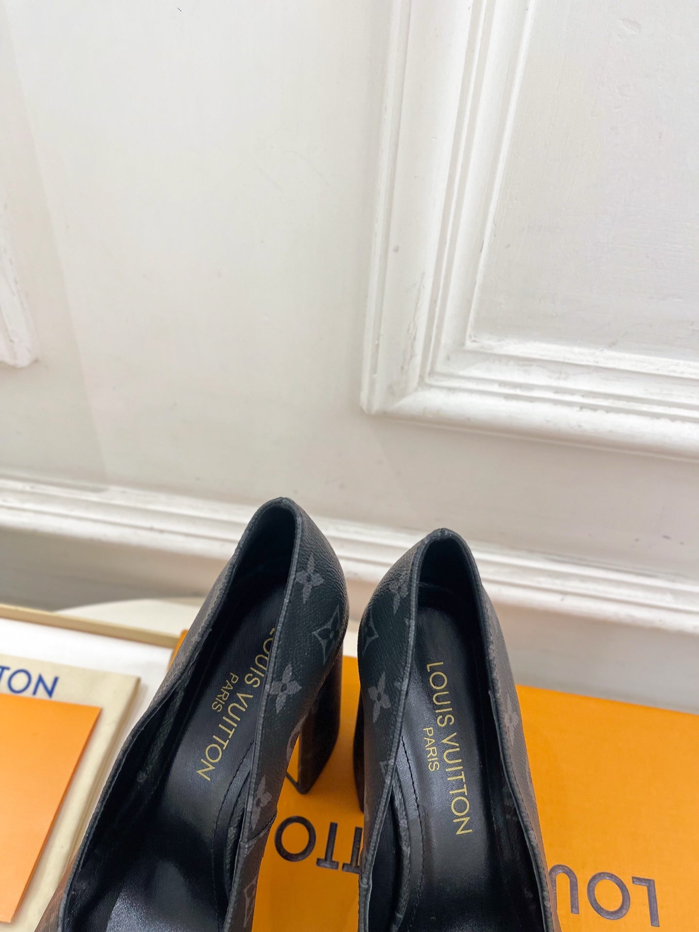LV 26ss Pump 110 Black Monogram Leather 631919