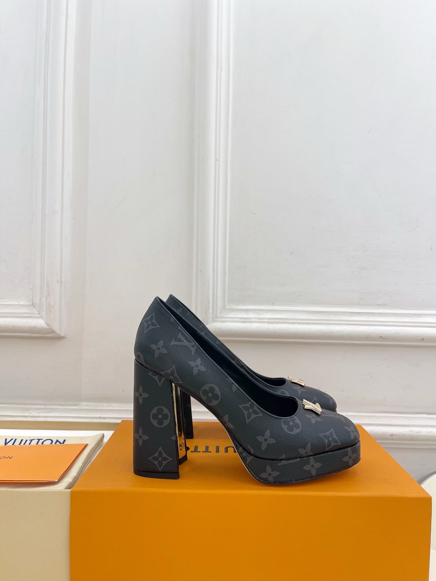 LV 26ss Pump 110 Black Monogram Leather 631919