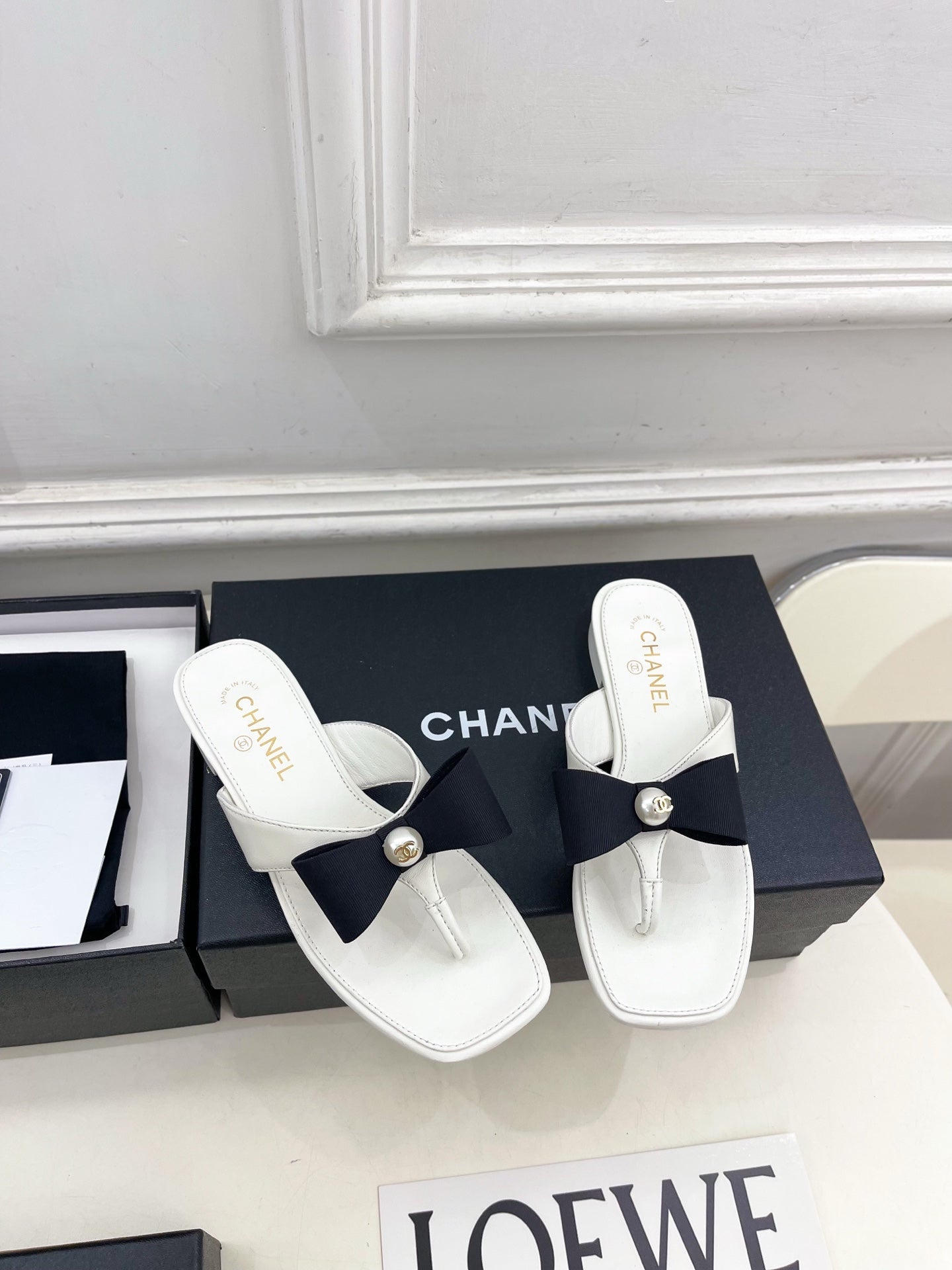 Chanel 2026 Double C Pearl Bow Flip-Flops Leather Sheepskin 831448