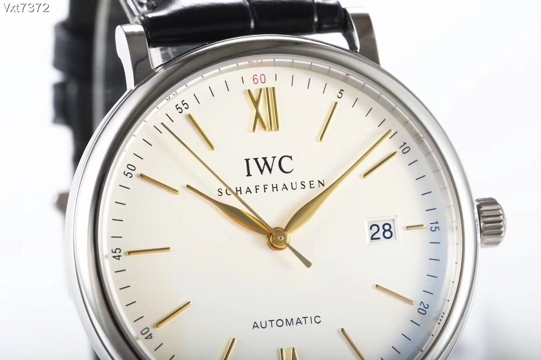 PORTOFINO AUTOMATIC 40MM SILVER DIAL LEATHER